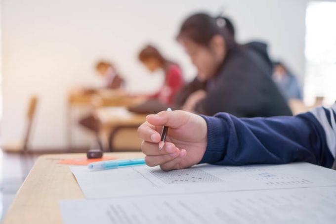 Ukrayna'daki karantina nedeniyle 4. ve 9. sınıflardan sonra final sınavlarını reddettiler.