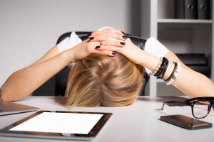Ne kadar çabuk ofiste stresi azaltmak için: 5 faydalı yollar