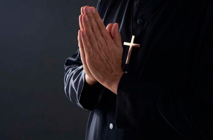 Şeytanlar ise dua, itiraf ve cemaat (: shutterstock.com fotoğraf kaynağını) yaklaşmayın