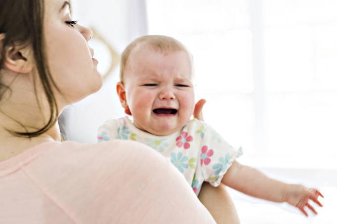 Bebek neden her gece saatlerce ağlayan?