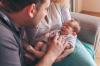 Yeni doğmuş bir bebekle iletişim kurarken 5 ana hata