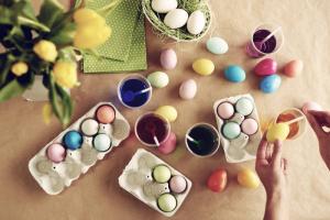Işaret ve Paskalya gelenekleri: Eğer yumurta ve fırında kek boyamak gerektiğinde