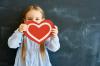 Okulda Sevgililer Günü için çocuklar için yarışmalar ve oyunlar: 5 eğlenceli fikir