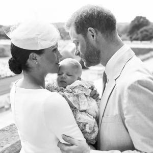 Meghan Markle ve Prince Harry, oğulları Archie'nin alışılmadık bir fotoğrafını gösterdi