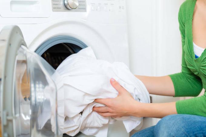 Solmuş çamaşırlar nasıl ağartılır: 5 kolay yol