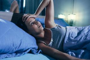 Gecenin ortasında uyanırsanız nasıl düzgün uyuyabilirsiniz?