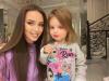Model Anastasia Kostenko, 2 yaşındaki kızını yaparak ağı şok etti