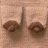 Örgü iğnelerinde göğüsler: Meksikalı bir kadın doğumdan sonra göğüsleri taklit eden üstleri örüyor