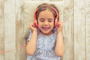 Kulaklık kullanarak müzik dinlemek zararlı mı?