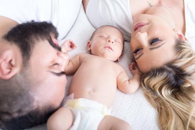 Nasıl bebeğin cinsiyeti biliyoruz: ebeveynlerin doğum ritüel tarihleri