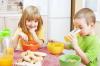 Yaz aylarında bir çocuk nasıl beslenir: çocukların bağışıklığı için yararlı yiyecekler